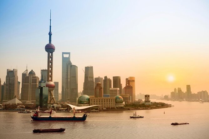 Shanghai Authentic Dinner and Night River Cruise with Rooftop Bar Hopping Option - What makes this Shanghai night special