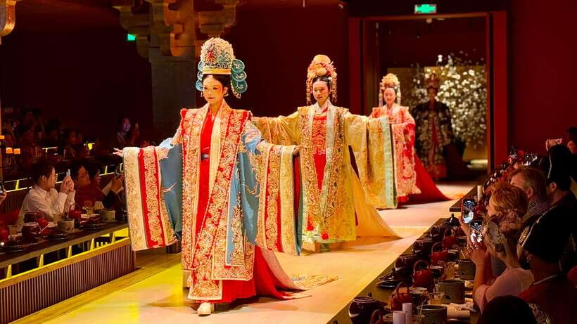Shanghai Immersive Royal Banquet+Photo, Bar/Massage Options - The tea ceremony brings a quieter pause