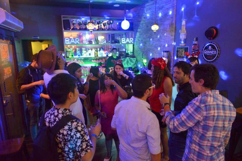 Singapore Pub Crawl - Party like a Local - Dress code, timing, and sensible preparation