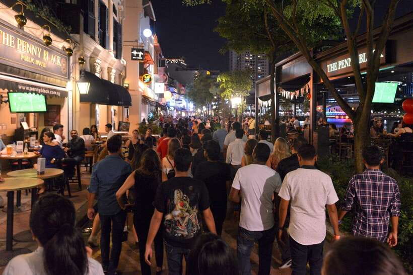 Singapore Pub Crawl - Party like a Local - Who will enjoy this pub crawl most?