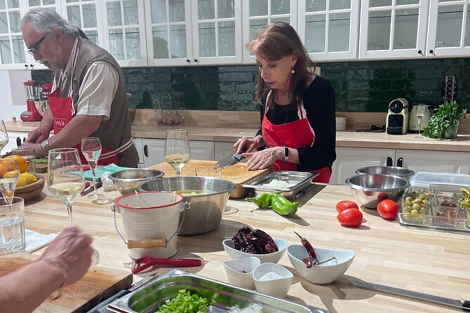 Small-group Immersive Basque Cooking Class in Bilbao with Open Bar - How hands-on is the cooking?