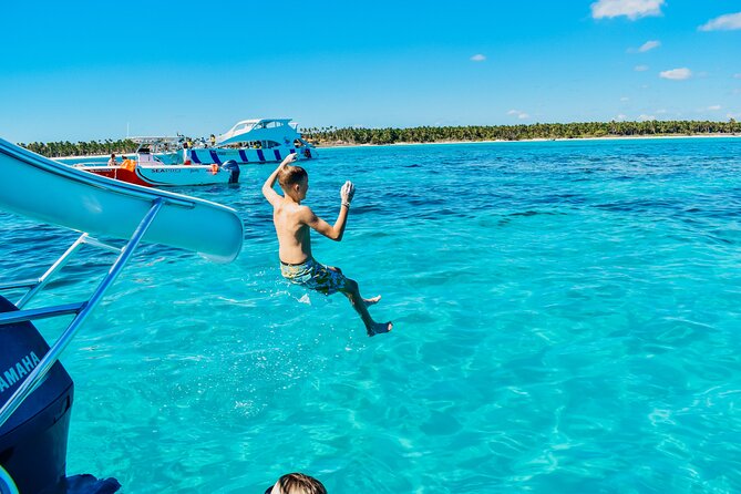 Small Group Snorkeling Cruise with Open Bar and Light Snacks - What makes this cruise worth considering