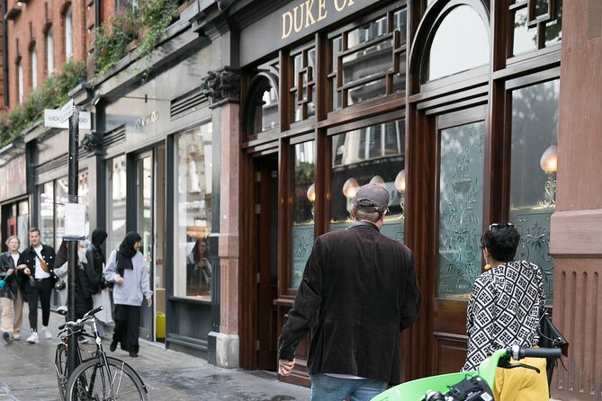 Soho Music & Historic Pubs Tour - Rain, crowds, and the practical side of the route