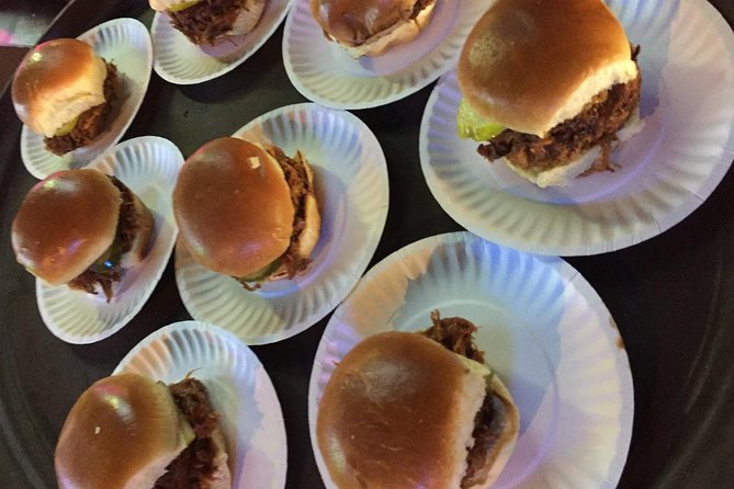 Southern Flavors Food, Pub Crawl, and History Walking Tour - Six tastings between Johnson Square and River Street