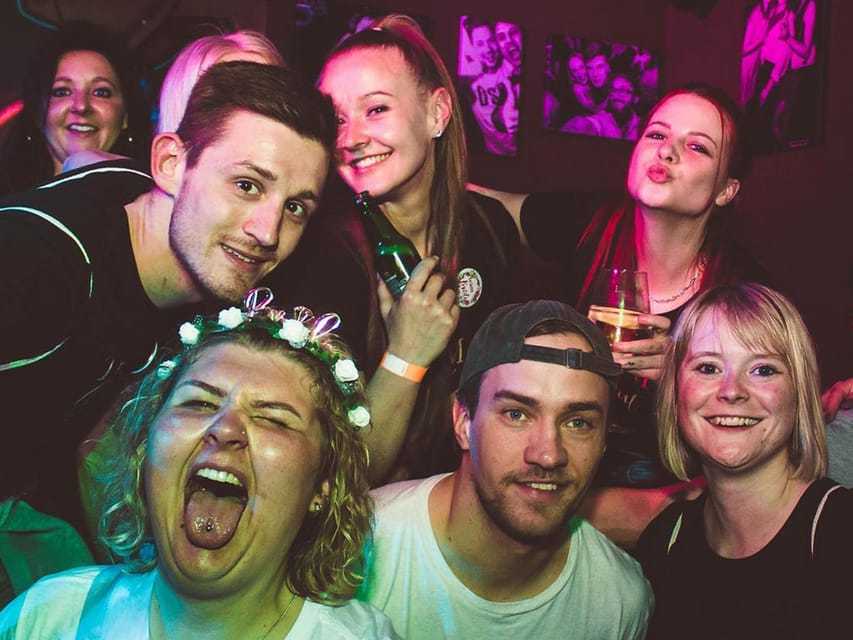Stuttgart: Private pub crawl with insider-guide & free shots - Starting at the Nachtwächterbrunnen