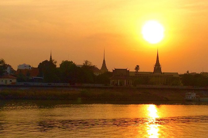 Sunset Cruise with unlimited beer & soft drinks -English speaking guide on board - Diamond Island and the local fishing village