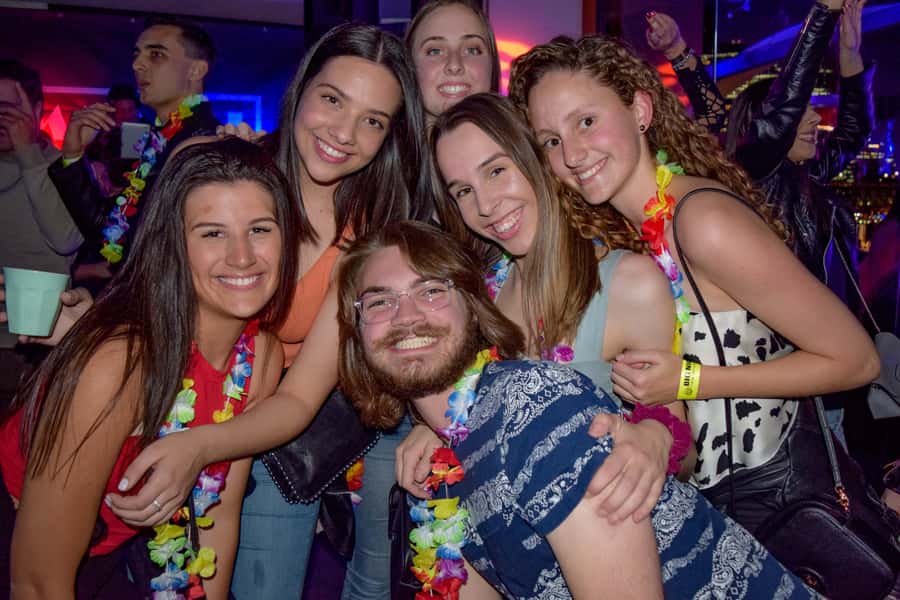 Sydney: Big Night Out Pub Crawl with Local Party Hosts - What to bring and how to manage the night