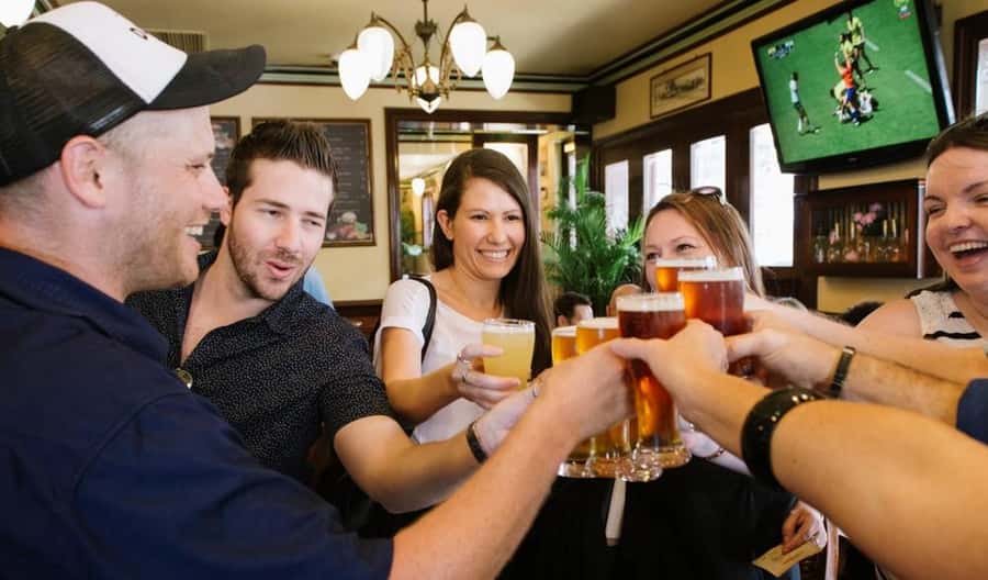 Sydney: The Rocks Pub Tour - The middle stops connect pubs with people