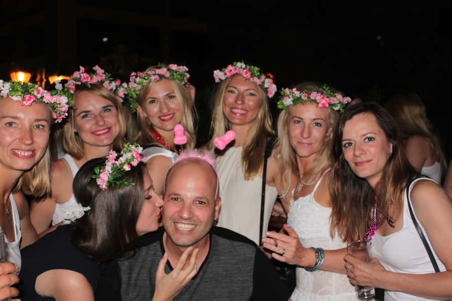 Tel Aviv: Pub Crawl with 4 Stops and Free Shots - Key points to know before you book