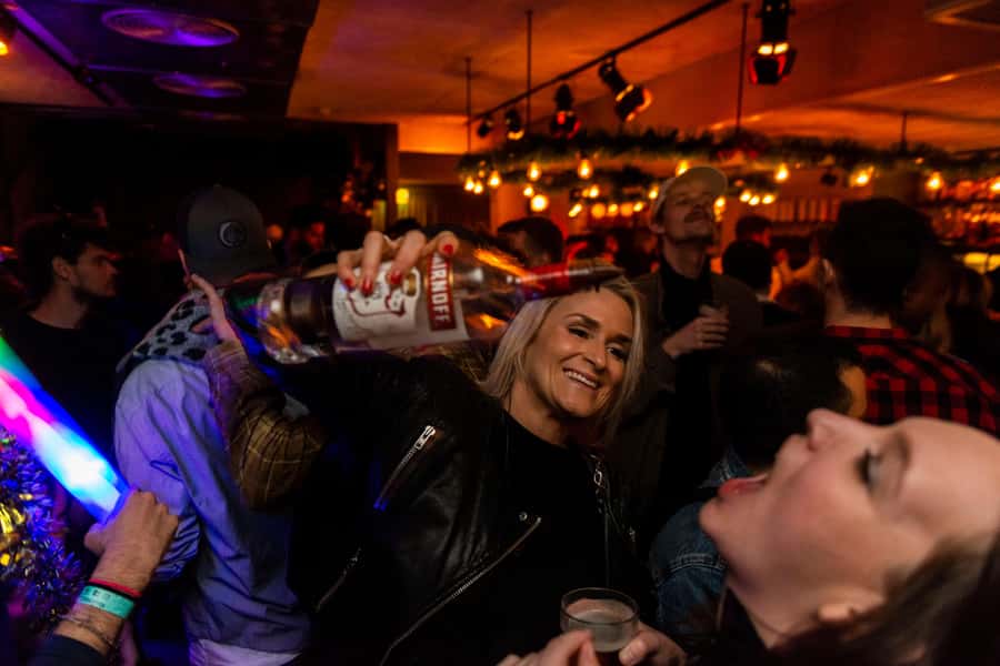 Tel Aviv: Pub Crawl with 4 Stops and Free Shots - Stop one: an easy introduction to Tel Aviv nightlife