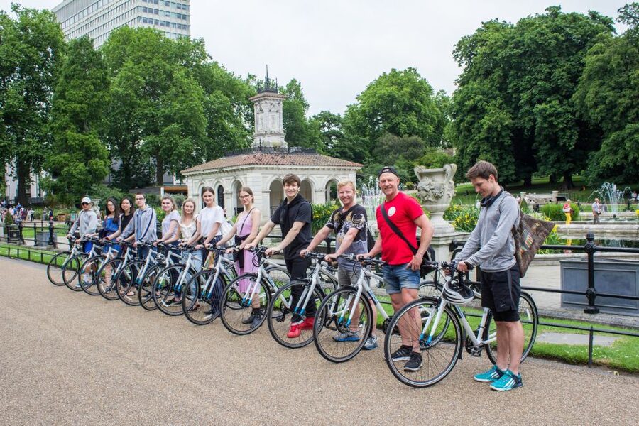 The London "Big Six" and a Pub. 5.5 hour tour - The snack and pub element