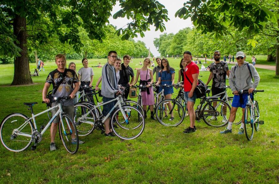 The London "Big Six" and a Pub. 5.5 hour tour - Kensington Gardens and Hyde Park: an easy opening
