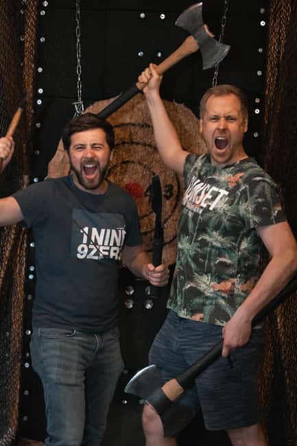 Throw axes & enjoy drinks in Cologne's first axe-throwing bar - Key points to know before you book