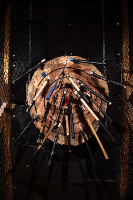 Throw axes & enjoy drinks in Cologne's first axe-throwing bar - Arriving at Cologne’s first axe-throwing bar