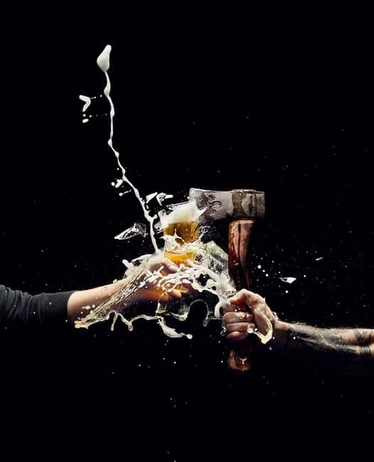 Throw axes & enjoy drinks in Cologne's first axe-throwing bar - Who will enjoy this Cologne activity most