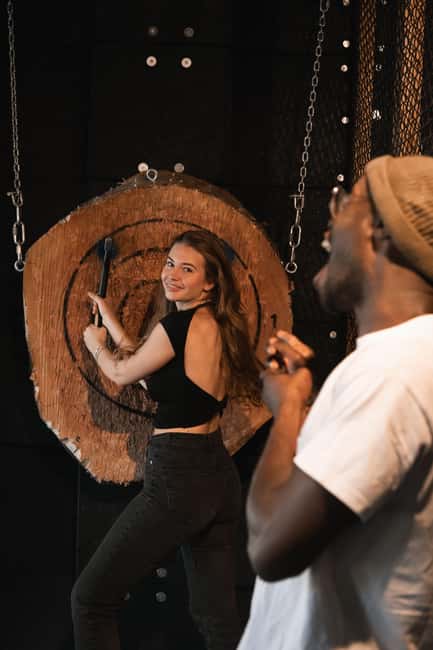 Throw axes & enjoy drinks in Cologne's first axe-throwing bar - FAQ