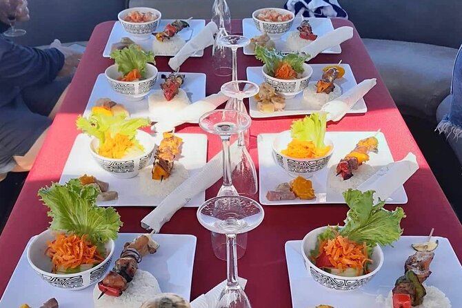 Toa Boat Bora Bora Private Lagoon tour with Lunch on Entertainer Bar Boat - Who should book this private Bora Bora cruise?