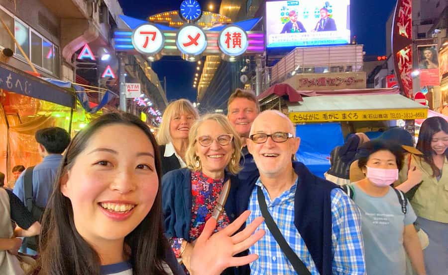 Tokyo: Locals´ Secret Food Tour // Eat like a Japanese - Stop one: fresh sushi near Ueno Station