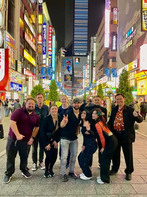 Tokyo: Shinjuku Bar and Izakaya Hopping Tour - The guides make the biggest difference