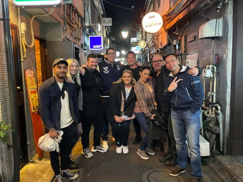 Tokyo: Shinjuku Bar and Izakaya Hopping Tour - Who should book this Shinjuku evening?