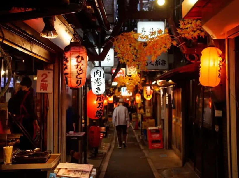 Tokyo: Shinjuku Bar and Izakaya Hopping Tour - The three-hour route and its changing pace