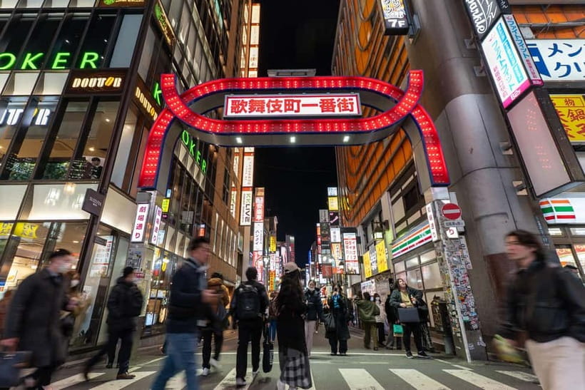 Tokyo: Shinjuku Golden Gai Bar Hopping Night Tour - What the $61 Price Really Buys