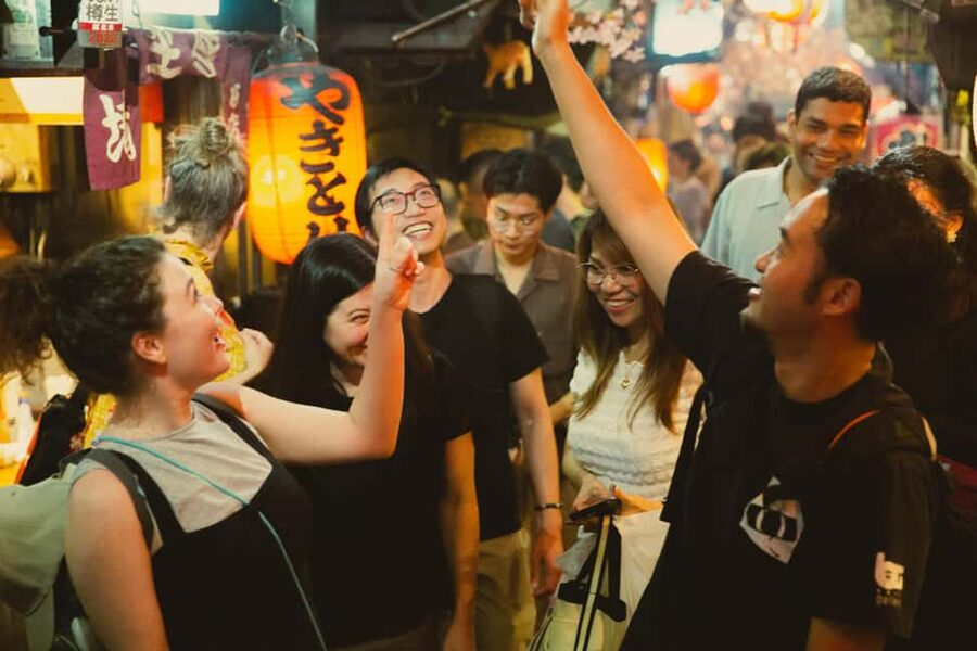 Tokyo: Shinjuku Izakaya and Golden Gai Bar Hopping Tour (2h) - Golden Gai and its miniature bars