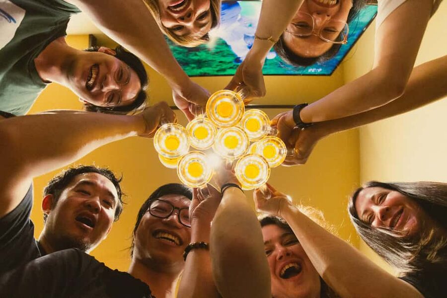 Tokyo: Shinjuku Izakaya and Golden Gai Bar Hopping Tour (2h) - The guide can make or break the evening