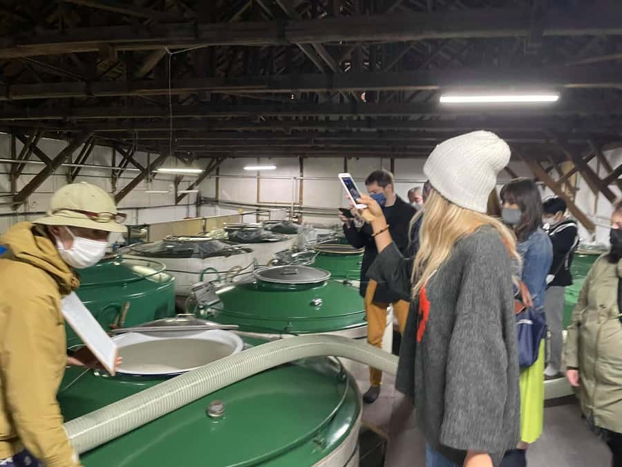 Tokyo: Toshimaya Sake Brewery Tour with Sake Tasting - Seeing how sake is made from start to finish