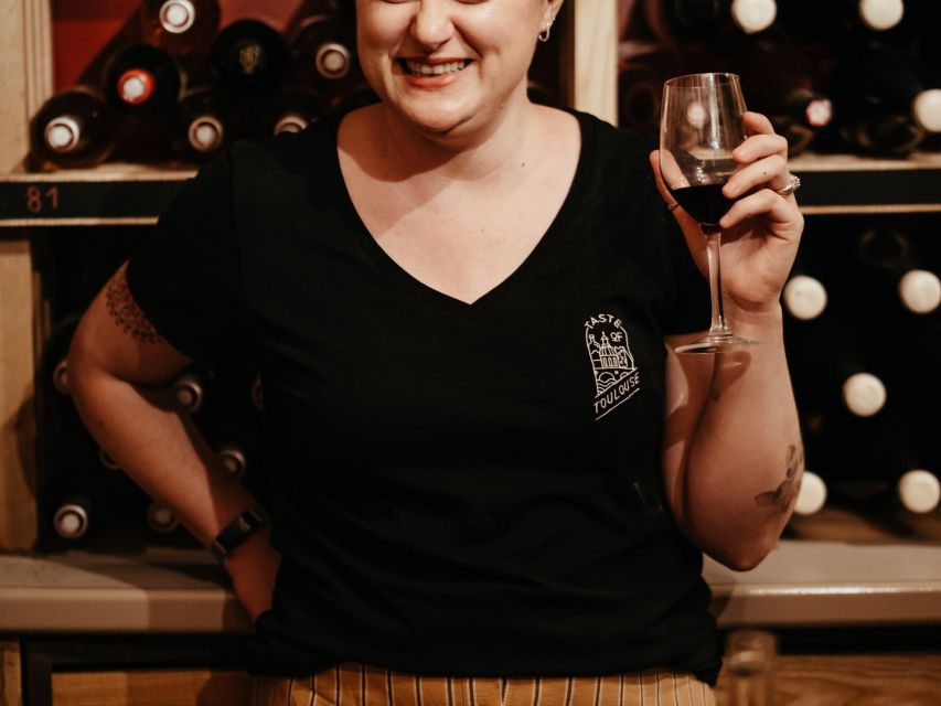 Toulouse: Wine Bar Walking Tour with a Local Wine Expert - The second bar and the shared apéro platter