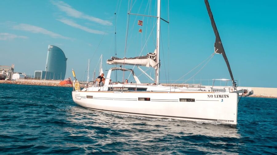 Two Hour Luxury Sailing Experience with Open Bar - Sailing past Barceloneta and Port Olympic