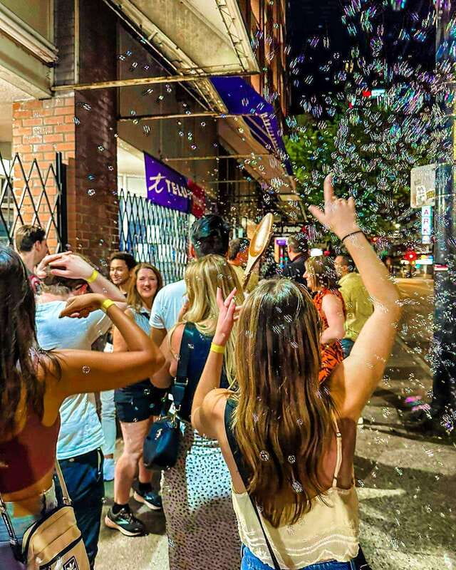 Vancouver: Gastown Pub Crawl - Who should book this crawl