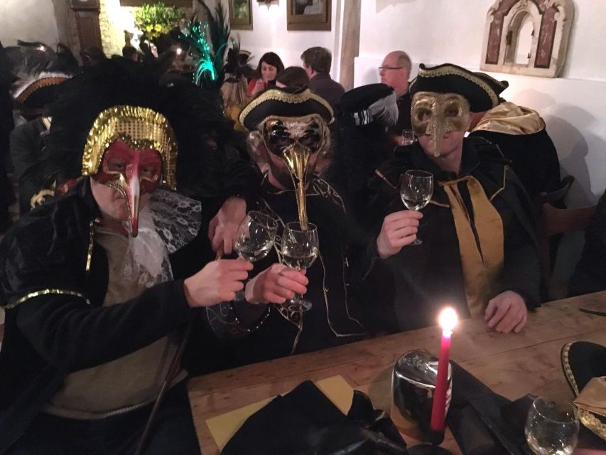 Venice: Venetian Style Carnival Pub Crawl - Key points to know before booking