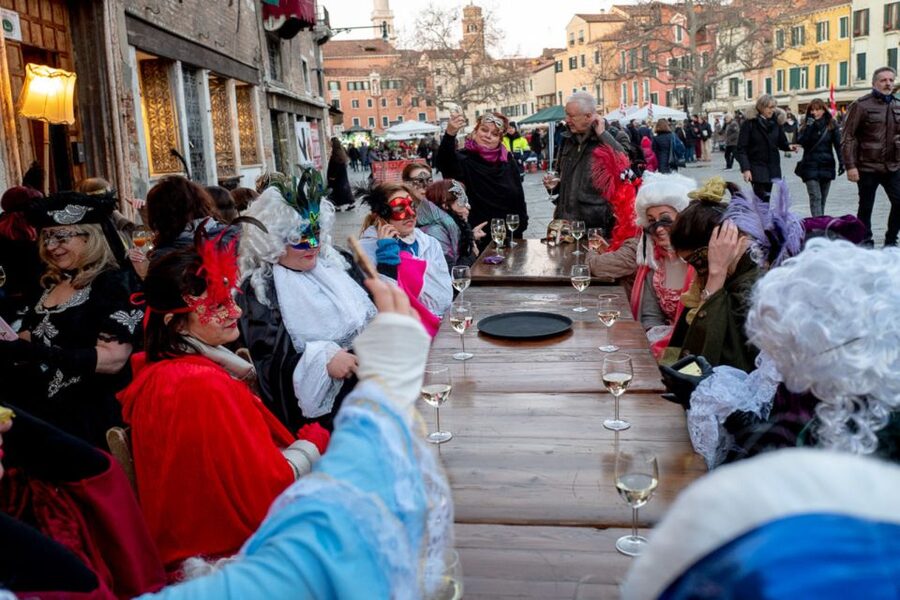 Venice: Venetian Style Carnival Pub Crawl - What this Venice bacari crawl is really like