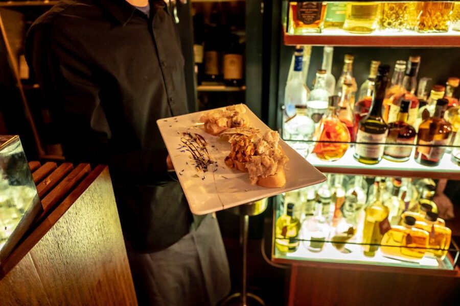 Venice: Venetian Style Carnival Pub Crawl - The final stop and your Venetian spritz