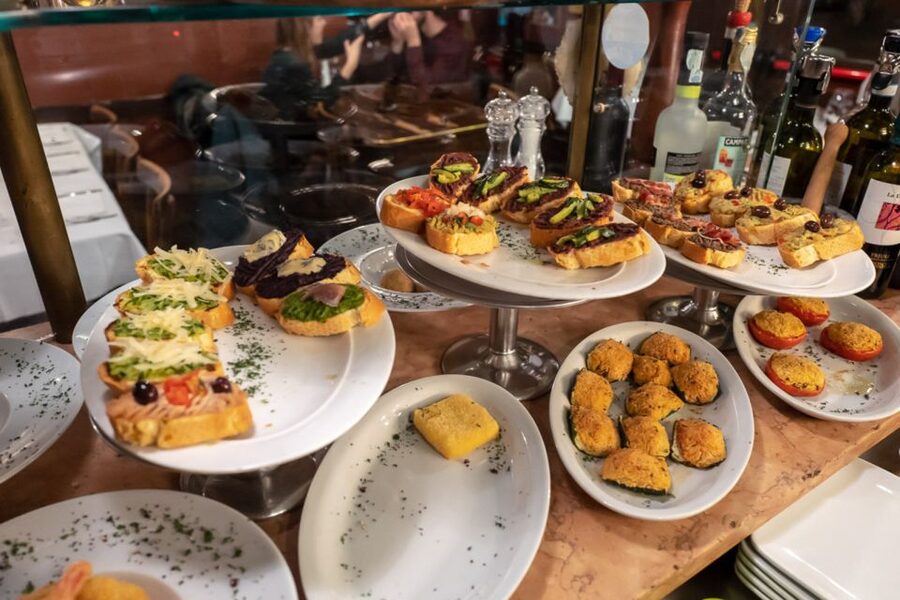 Venice: Venetian Style Carnival Pub Crawl - Meeting at Ca’ Rezzonico at 5 p.m.