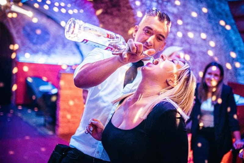 Vienna: Guided Pub Crawl with Club Entry - Key points before you book