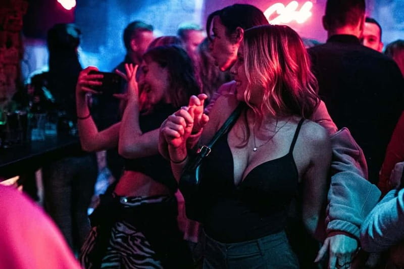 Vienna: Guided Pub Crawl with Club Entry - What the $11 price really covers