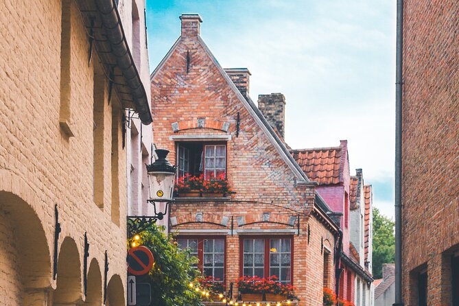 Walking tour of Bruges with boat option and/or beer tasting - Chocolate, beer, and what you actually receive