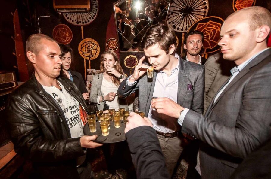 Warsaw: Evening History and Pubs Tour by Retro Minibus - Who should book this experience?