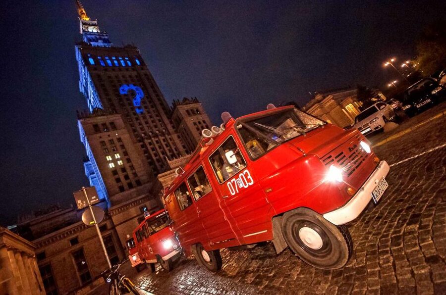 Warsaw: Evening History and Pubs Tour by Retro Minibus - Crossing the Vistula to Praga