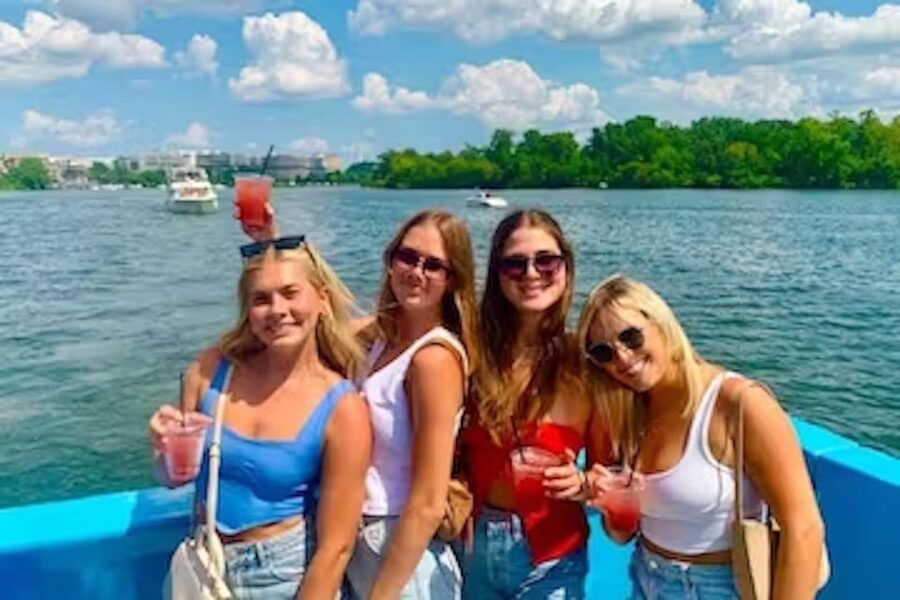 Washington, DC: Potomac River Yacht Cruise with Open Bar - Who Will Enjoy This Cruise Most?