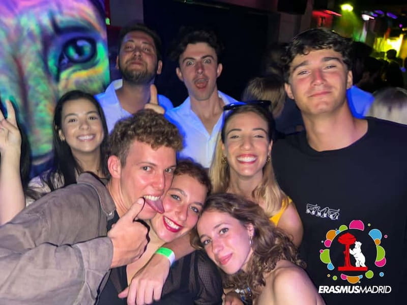 Wild Night Pub Crawl: Free Shots, Games & VIP Club Entry! - The main concern: staying connected to the group