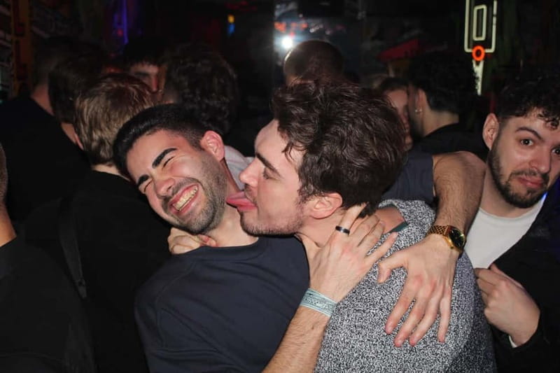 Wild Night Pub Crawl: Free Shots, Games & VIP Club Entry! - Booking advice for a smoother evening