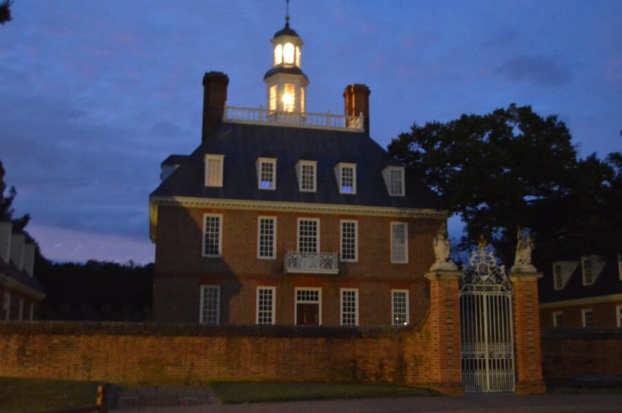 Williamsburg: Colonial Ghosts Haunted Pub Crawl - Peyton Randolph House and colonial-era power