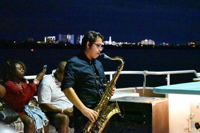 Your Romantic Dinner in Cancun, includes national open bar and live music - The open bar and the practical meaning of free drinks